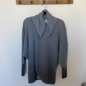 Lularoe small Kristyn Sweater gray hombre
